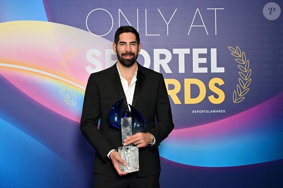 Louis Ducruet a remis le prix de "La Légende" à Nikola Karabatic lors de la soirée des Sportel Awards 2024 au Grimaldi Forum à Monaco, le 28 octobre 2024. © Bruno Bebert/Bestimage