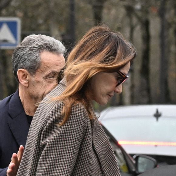 Nicolas Sarkozy et sa femme Carla Bruni vont déjeuner au restaurant Le Flandrin à Paris le lendemain de la sortie de prison de l'ancien président le 11 novembre 2025. Photo par Agence / Bestimage