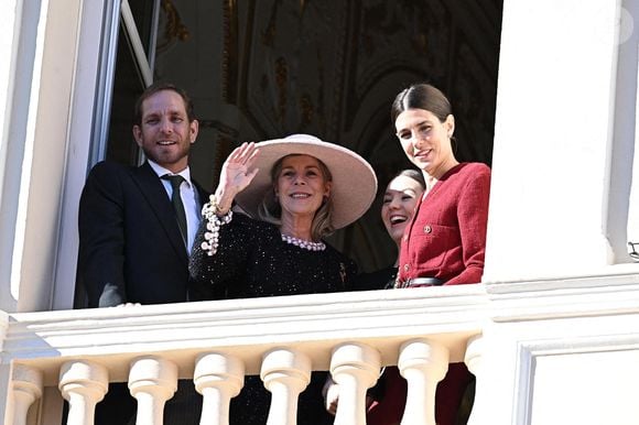 Un événement officiel marquant un renforcement stratégique de la sécurité à l’Ouest de la Principauté...

Andrea Casiraghi, la princesse Caroline de Hanovre, la princesse Alexandra de Hanovre, Charlotte Casiraghi apparaissant au balcon du palais de Monaco lors des célébrations de la fête nationale de Monaco à Monte-Carlo, Monaco le 19 novembre 2023. Photo by David Niviere/ABACAPRESS.COM