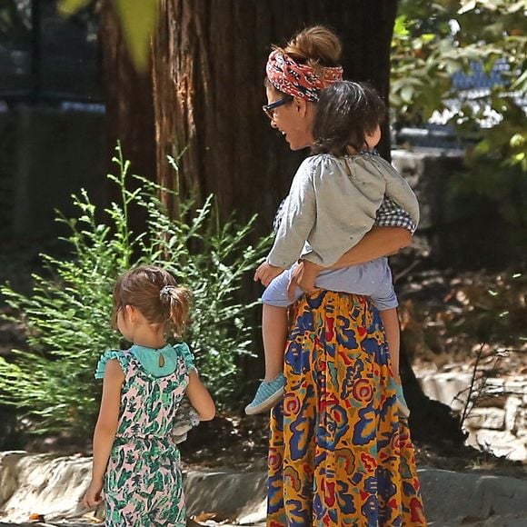 Où ils s'étaient installés en famille pour quelques mois en raison d'un tournage de monsieur dans le Surrey

Exclusif - Eva Mendes et Ryan Gosling passent l'après-midi au parc avec leurs filles Esmaralda et Amanda le 18 septembre 2018.
©The ImageDirect / Bestimage