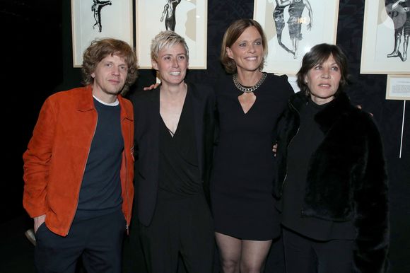 Exclusif - Les Co-autrices de la pièce : Marie Bô et Anne Le Nen entre Alex Lutz et Mathilde Seigner - Générale de la Pièce "On va tous être d'accord… ou pas " au théâtre Lepic à Paris le 6 Mai 2025. © Bertrand Rindoff/Bestimage