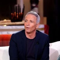 Samuel Etienne très impacté financièrement par la déprogrammation de Questions pour un champion, combien a-t-il perdu en revenus ?