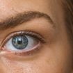 Poches sous les yeux : découvrez les produits qui aident à les atténuer durablement