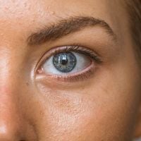 Poches sous les yeux : découvrez les produits qui aident à les atténuer durablement