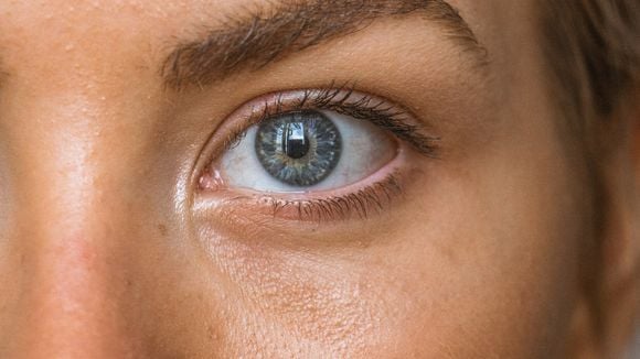 Poches sous les yeux : découvrez les produits qui aident à les atténuer durablement