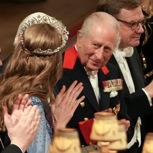 Les membres de la famille royale britannique (Le roi Charles III d'Angleterre et Camilla Parker Bowles, reine consort d'Angleterre, le prince William, prince de Galles, et Catherine (Kate) Middleton, princesse de Galles) lors du banquet d'Etat au château de Windsor en l'honneur de la visite officielle de Frank-Walter Steinmeier (Président fédéral de l'Allemagne) et sa femme Elke Büdenbender au Royaume-Uni. Windsor, le 3 décembre 2025. © Carlos Jasso/PA Photos/Bestimage
