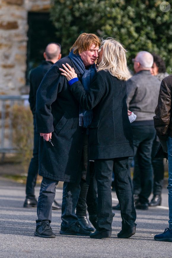 Bernard Sauvat aux obsèques du chanteur Herbert Léonard au crématorium de Saint-Fargeau-Ponthierry, France, le 12 mars 2025. © Bestimage