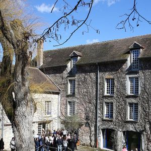 Rassemblement pour les 40 ans de la mort de Claude François à l'église de Dannemois et au cimetière puis visite du moulin ou il habitait le 11 mars 2018. Agence/Bestimage