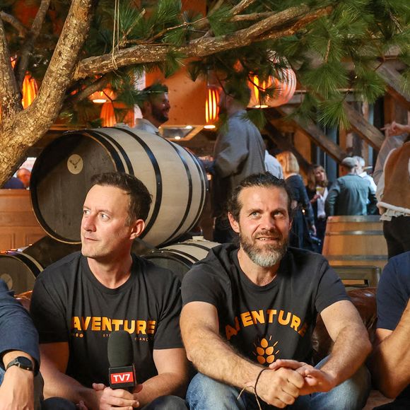 Tous les trois sont banquiers, grands amateurs de spiritueux et partagent des origines aquitaines.


Exclusif - Jean Dujardin et ses trois partenaires, Antoine Gravouil, Olivier Carsoule et Éric Lafon, fondateurs de la distillerie Bordeaux Distilling Co, basée dans le quartier de Bacalan, lancent leur premier whisky, au nom évocateur : Aventure, à Bordeaux, France, le 1er octobre 2025. © Fabien Cottereau/Bestimage