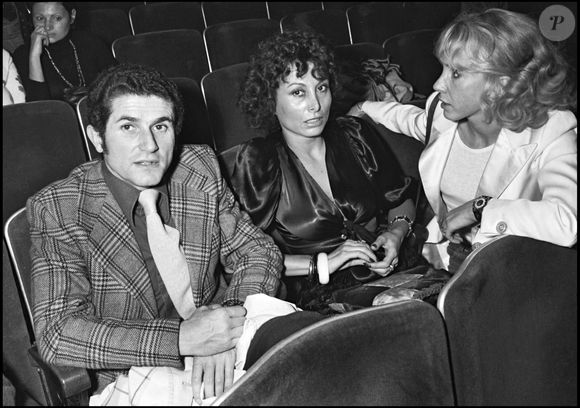 Elle était la première épouse de Claude Lelouch avant de devenir celle de Didier Barbelivien...

Claude Lelouch, sa femme Christine et l’actrice Bulle Ogier lors de la première du film "Mariage" à Paris, en 1974. © AGENCE / BESTIMAGE