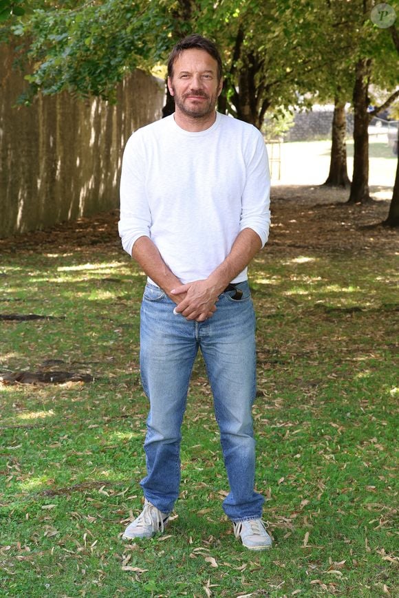 Il affirme avoir gravi plusieurs cols mythiques du Tour de France pour entretenir sa forme.

Samuel Le Bihan - Photocall du jury de la 17ème édition du Festival du Film Francophone (FFA) de Angoulême. Le 27 août 2024
© Coadic Guirec / Bestimage