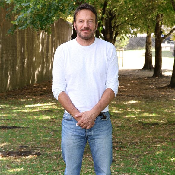 Il affirme avoir gravi plusieurs cols mythiques du Tour de France pour entretenir sa forme.

Samuel Le Bihan - Photocall du jury de la 17ème édition du Festival du Film Francophone (FFA) de Angoulême. Le 27 août 2024
© Coadic Guirec / Bestimage