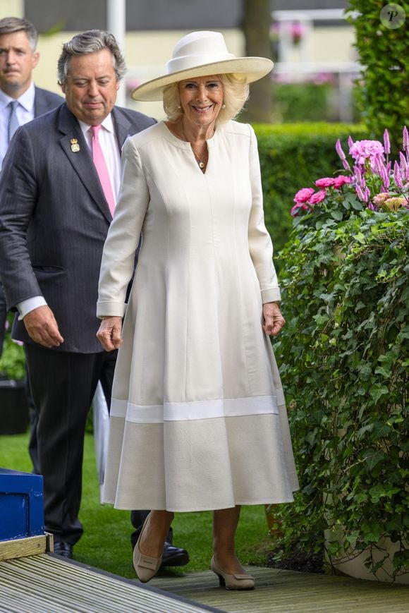 26 juillet 2025 : La famille royale participe à la Journée du roi George à l'hippodrome d'Ascot. Avec : la reine Camilla (Camilla Parker Bowles, reine consort d'Angleterre). Où : Ascot, Royaume-Uni. Quand : 26 juillet 2025. Crédit : Cover Images (Image : © Cover Images via ZUMA Press / Bestimage)