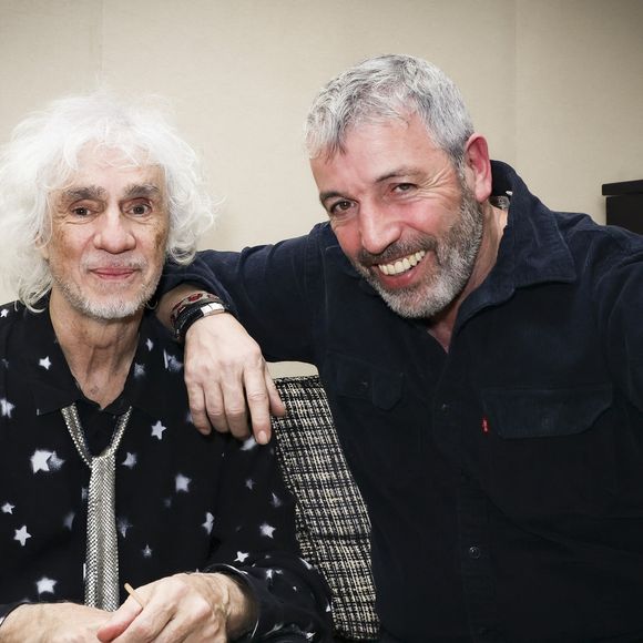 Exclusif - Louis Bertignac, son producteur Féfé, Backstage du concert au Trianon Paris et diffusé en direct sur Olympia TV, à Paris, France, le 18 janvier 2025. © Jack Tribeca/Bestimage