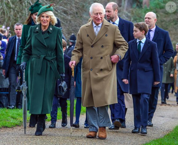 Camilla Parker Bowles, reine consort d'Angleterre, Le roi Charles III d'Angleterre, Le prince William, prince de Galles, Le prince George de Galles, Mike Tindall - La famille royale britannique se rend à la messe de Noël à Sandringham le 25 décembre 2024.

© Stephen Daniels / Alpha Press / Bestimage