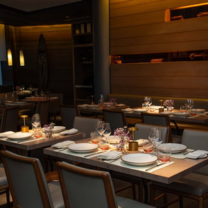 Ce lieu chic et élégant attire autant pour son emplacement que pour sa cuisine franco-asiatique inventive. 

Photos du restaurant Market à Paris Instagram : @market_paris