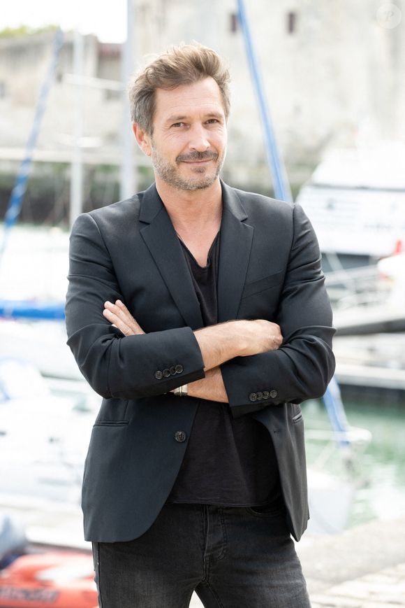 Mais si Alexandre Varga a décidé de quitter la série en 2023, c'est pour une autre raison.

Alexandre Varga participe au photocall Cassandre lors du Festival de la Fiction de La Rochelle le 16 septembre 2022 à La Rochelle, France. Photo by David Niviere/ABACAPRESS.COM