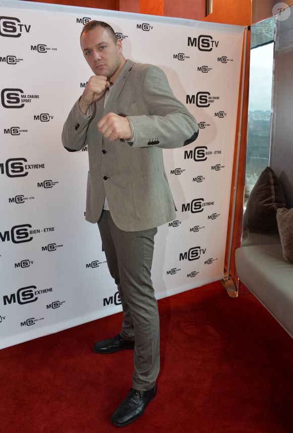 Exclusif - Johann Duhaupas (boxe poids lourd) - Ceremonie des "Gants d'or" au bar "La Vue" de l'hotel Hyatt Regency Etoile a Paris. Le 24 janvier 2014 VEEREN / BESTIMAGE
