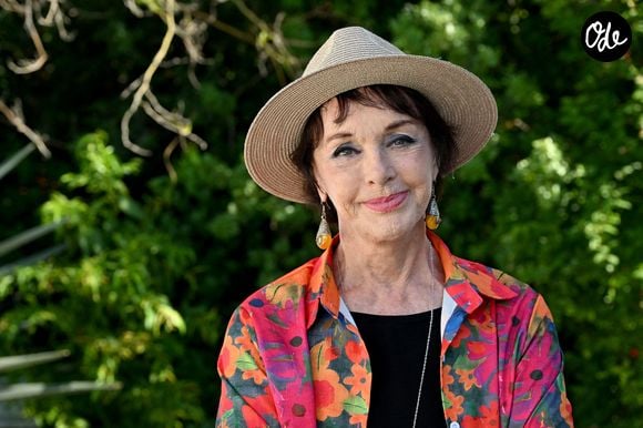 Pour la comédienne, ce lieu demeure surtout un morceau de son histoire familiale, façonné avec Bernard Giraudeau et désormais partagé avec leurs enfants et petits-enfants.

Anny Duperey durant la 29ème édition du Festival du Livre de Nice au Jardin Albert 1er, le 30 mai 2025. © Bruno Bebert / Bestimage