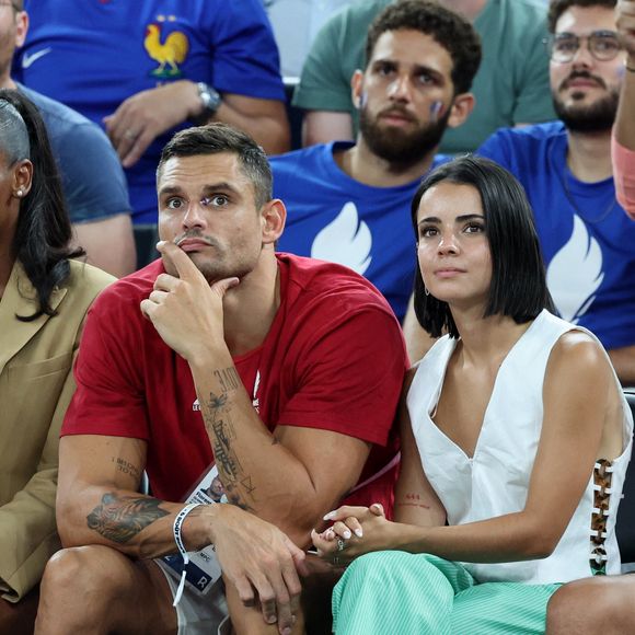 Une décision qu'il a prise "sans donner trop de raisons"

Florent Manaudou et Lola Dumenil aux Jeux Olympiques de Paris.

Photo : Jacovides-Perusseau / Bestimage