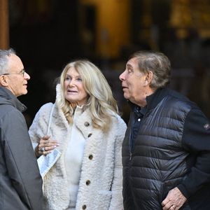 Jean-Pierre Foucault et son épouse Evelyn Jarre lors de la cérémonie d'enterrement de la présentatrice de télévision Evelyne Leclercq à la cathédrale Sainte-Réparate de Nice, France, le 13 janvier 2026. Elle est décédée le 30 décembre 2025 (à l'âge de 74 ans) à Grasse. Photo par Laurent Coust/ABACAPRESS.COM