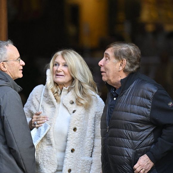 Jean-Pierre Foucault et son épouse Evelyn Jarre lors de la cérémonie d'enterrement de la présentatrice de télévision Evelyne Leclercq à la cathédrale Sainte-Réparate de Nice, France, le 13 janvier 2026. Elle est décédée le 30 décembre 2025 (à l'âge de 74 ans) à Grasse. Photo par Laurent Coust/ABACAPRESS.COM