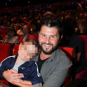 Exclusif - Christophe Beaugrand et son fils - Personnalités au spectacle de Chantal Goya "50 ans d'amour" au palais des Congrès à Paris le 25 mai 2025.

© Philippe Baldini / Bestimage