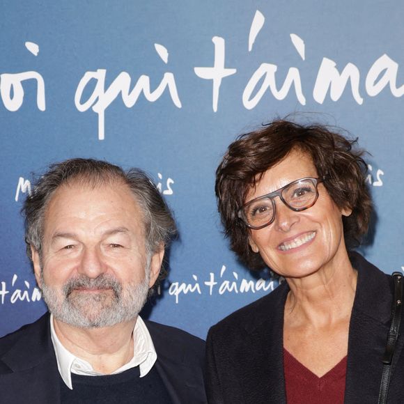 Aujourd'hui, bien que sa vie ait continué auprès de Denis Olivennes, la créatrice de mode continue de faire vivre le souvenir de son premier mari.

Denis Olivennes et sa compagne Inès de La Fressange -Avant-première du film "Moi qui t'aimais" au Publicis Cinémas à Paris à Paris le 25 septembre 2025. c Coadic Guirec/Bestimage