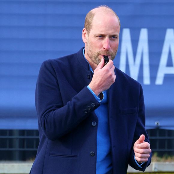 Le prince William, prince de Galles, lors d'une visite officielle à un cours de formation d'arbitres de la FA au Sporting Khalsa FC à l'Aspray Arena Willenhall West Midlands
