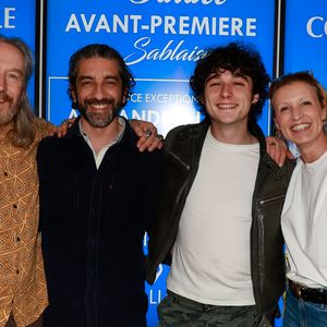 Yann Samuell (réalisateur), Dalil Merad (producteur), Julien Le Berre, Alexandra Lamy lors de la première du film "Compostelle" au cinéma Le Grand Palace aux Sables-d'Olonne le 19 mars 2026. © Noël Carrier / Bestimage