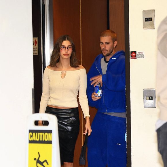 EXCLUSIVE West Hollywood, CA Justin et Hailey Bieber ont été aperçus en train de sortir après un dîner tardif au Sushi Park, gardant les choses décontractées pour leur soirée à West Hollywood. 



Sur la photo : Hailey Bieber, Justin Bieber