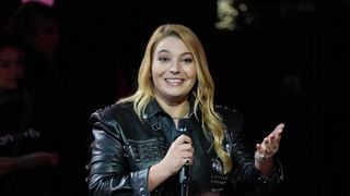 "J'en pleure encore" : Après son don de près de 100 000 euros au Téléthon, Santa célèbre un nouveau record