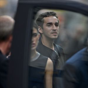 Gaston Ardisson assistant aux funérailles de Thierry Ardisson à l'église Saint Roch à Paris, France, le 17 juillet 2025. Photo par Franck Castel/ABACAPRESS.COM