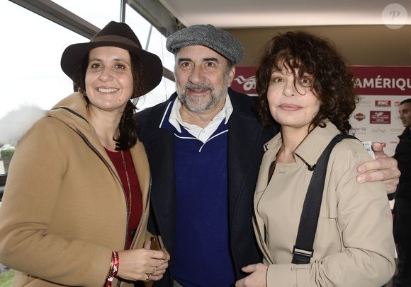 Isabelle Mergault avec Antoine Duléry et sa femme Pascale Pouzadoux lors de la 95ème édition du Prix d'Amérique Opodo à l'Hippodrome de Paris-Vincennes, le 31 janvier 2016. Crédit Guirec Coadic/Bestimage
