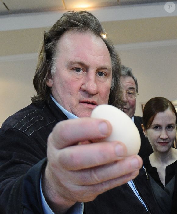 Gerard Depardieu rencontre les commercants de son quartier a Saransk le 23 fevrier 2013.
ITAR TASS / BESTIMAGE