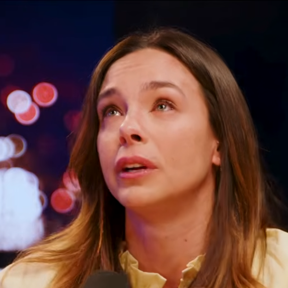 En expliquant que son plus grand bonheur était de passer du temps avec ses proches, l'ancienne Miss France a été submergée par l'émotion.

J'avais tout pour être heureuse... Et mon corps a lâché, avec Marine Lorphelin (Miss France) - Les Lueurs sur YouTube