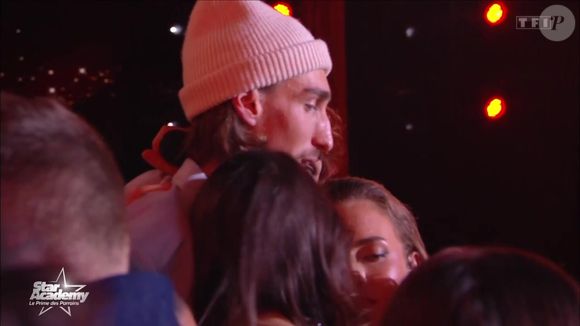 Noah pour sa part a chanté Un homme. Il était temps ensuite de les départager. Le public a pu voter pour son candidat favori et un second a été sauvé par le reste de la promotion. 

Lenny a été éliminé de la Star Acadely