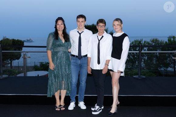 S.A.S. la princesse Stéphanie de Monaco, Louis et Marie Ducruet et Camille Gottlieb posent avant le Gala Fight AIDS Monaco, dans la salle des Etoiles du Sporting Monte-Carlo, à Monaco, le 5 juillet 2025. © Olivier Huitel/Pool Monaco/Bestimage
