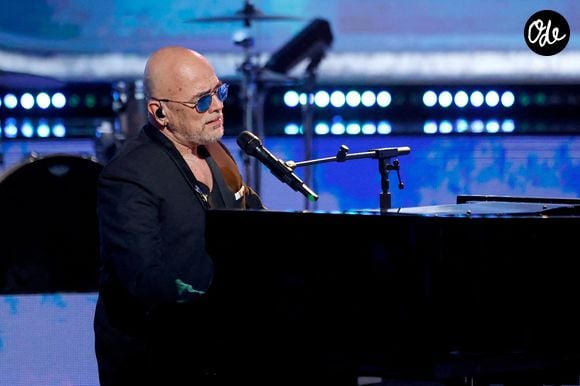 Le chanteur, interprète des tubes "Fan" ou encore "Tombé pour elle", reconnaît souffrir d'une dépendance devenue trop pesante au quotidien.

Pascal Obispo - Emission spéciale "Unis pour l'Ukraine" à la Maison de la Radio et de la Musique, à Paris le 8 mars 2022.

© Cyril Moreau / Jack Tribeca / Bestimage