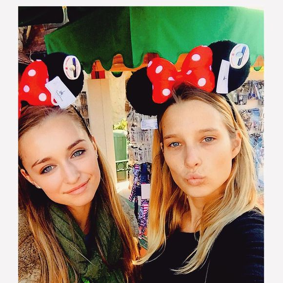 Emma et Ilona Smet à Disneyland.