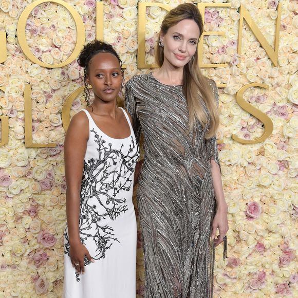 Comme 3 de ses frères et soeurs, Zahara ne porte plus le nom Pitt.
Zahara Jolie-Pitt et Angelina Jolie à leur arrivée à la 82e cérémonie des Golden Globes, à l'hôtel Beverly Hilton, le 5 janvier 2025 à Beverly Hills, Los Angeles, Californie, États-Unis. Photo : OConnor-Arroyo/AFF/ABACAPRESS.COM