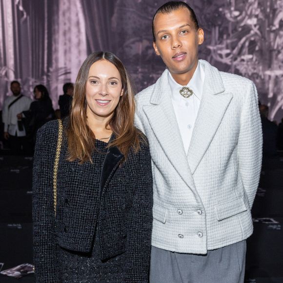 Depuis leur mariage en décembre 2015, Stromae et Coralie forment un duo indissociable...

Le chanteur Stromae (Paul van Haver) et sa femme Coralie Barbier - Front Row au défilé Chanel Collection Femme Prêt-à-porter Printemps/Eté 2023 lors de la Fashion Week de Paris (PFW), France, le 4 octobre 2022. © Olivier Borde/Bestimage