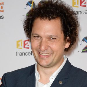 Aujourd’hui encore, il assure disposer d’options végétariennes et véganes à la cantine sur ses tournages, preuve que ses exigences ont été respectées. 

Eric Antoine au photocall de France Télévisions, pour la présentation de la nouvelle dynamique 2016-2017, à Paris, le 29 juin 2016.
© Guirec Coadic/Bestimage