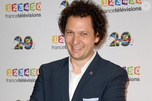 Aujourd’hui encore, il assure disposer d’options végétariennes et véganes à la cantine sur ses tournages, preuve que ses exigences ont été respectées. 

Eric Antoine au photocall de France Télévisions, pour la présentation de la nouvelle dynamique 2016-2017, à Paris, le 29 juin 2016.
© Guirec Coadic/Bestimage