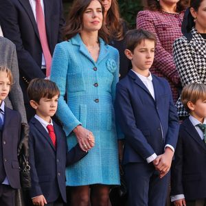 Charlotte Casiraghi, Balthazar Rassam, Raphaël Elmaleh dans la cour du palais princier le jour de la fête nationale de Monaco le 19 novembre 2024.

© Jean-Charles Vinaj / Pool Monaco / Bestimage