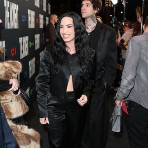 Demi Lovato et son mari Jordan Lutes ont assisté à la première du film "The Moment" de Charli XCX au Fine Arts Theater à Los Angeles.