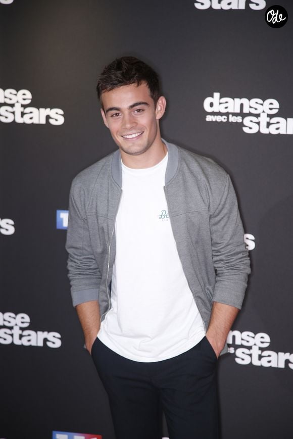 Pour remercier ses clients, il a également annoncé qu’une surprise se préparait.

Clément Remiens - Photocall de la saison 9 de l'émission "Danse avec les stars" (DALS) au siège de TF1 à Boulogne-Billancourt le 11 septembre 2018. © Christophe Aubert via Bestimage