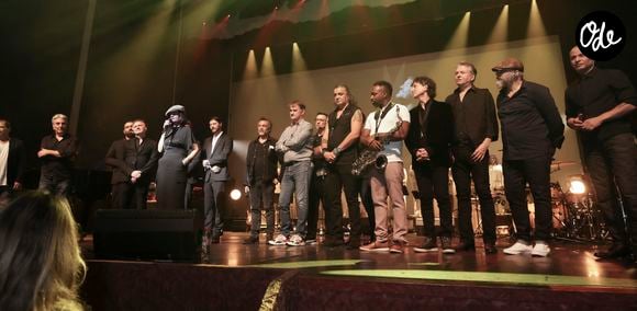 Sandrine Aboukrat Levi et la troupe originale des 10 Commandements lors d'un gala au théâtre Mogador à Paris au profit de l'association Daniel Lévi le 7 novembre 2022.

© Jack Tribeca / Bestimage