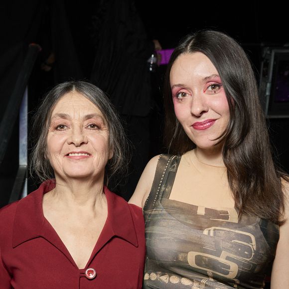 Catherine Ringer est morte à 68 ans, emportée par un cancer foudroyant

Exclusif - Catherine Ringer et sa fille Simone Ringer - Studio - Enregistrement du concert "Nos voix pour toutes", au profit de La fondation des femmes, à l'Adidas Arena à Paris

© Cyril Moreau-Coadic Guirec / Bestimage