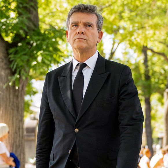 Arnaud Montebourg - Obsèques du journaliste Jean-Pierre Elkabbach au cimetière du Montparnasse dans le 14ème arrondissement de Paris, France, le 6 octobre 2023. © Pierre Perusseau/Bestimage